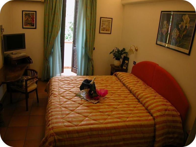 Hotel Ristorante Da Carlos Santa Maria Giudice Eksteriør billede